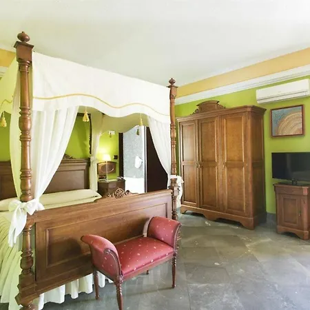 Carlos V Hotel *