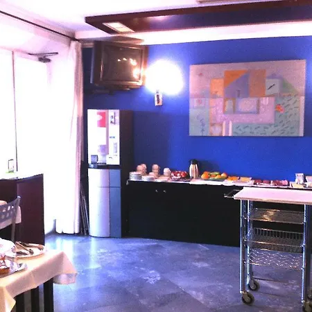 Carlos V Hotel *