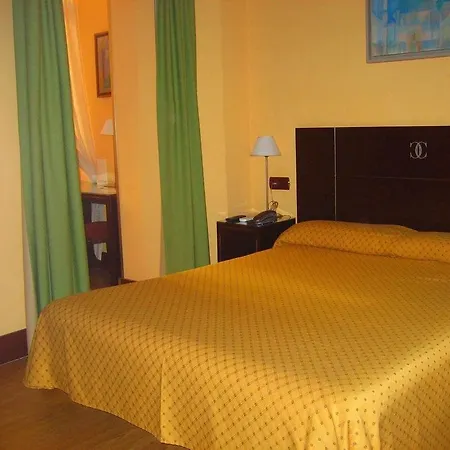 Carlos V Hotel *